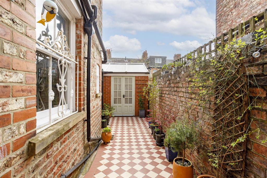 208 Bishoppthorpe Road 24.jpg