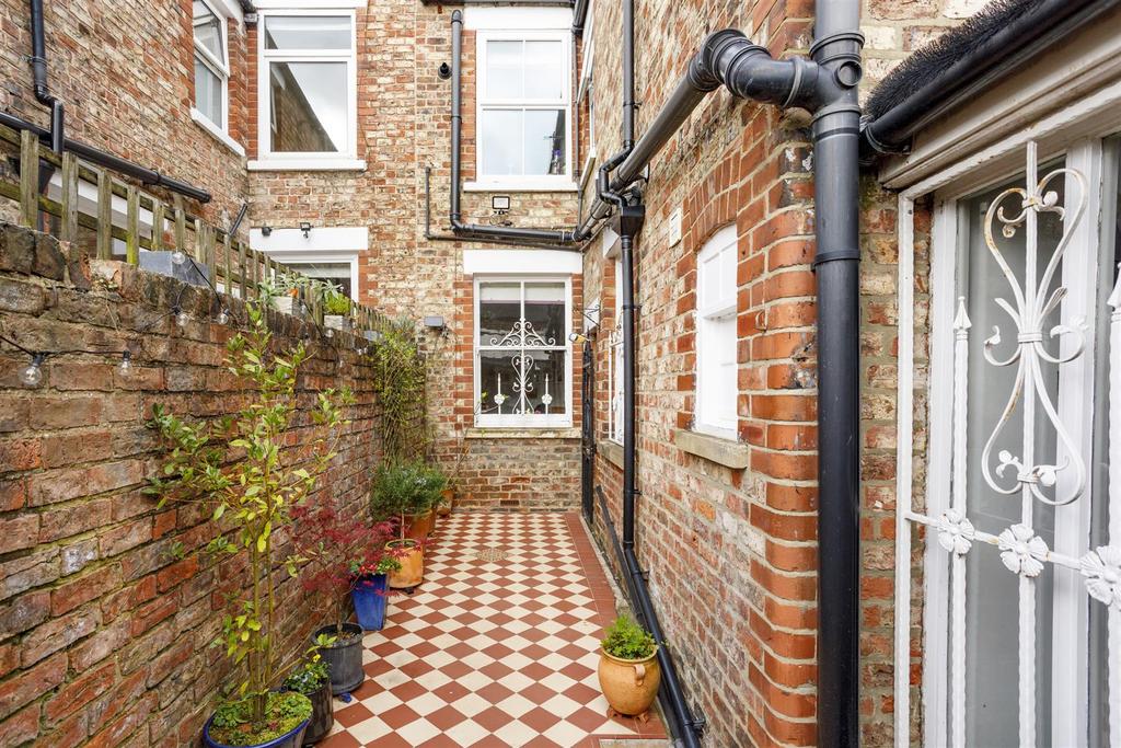 208 Bishoppthorpe Road 26.jpg
