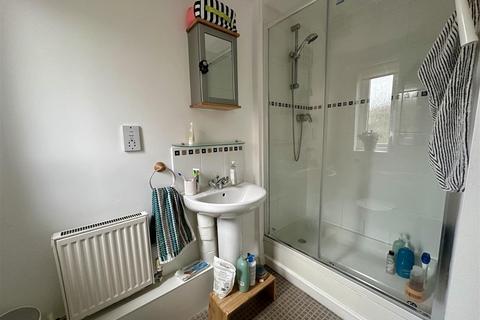 2 bedroom apartment to rent, Clos Dewi Sant, Cardiff CF11