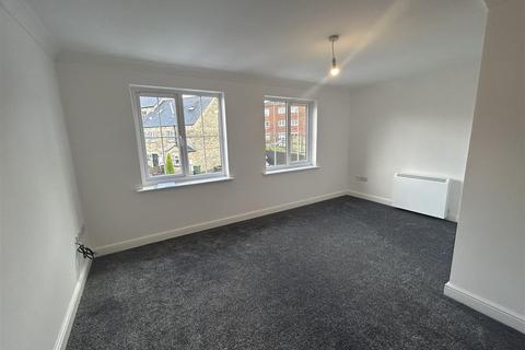 2 bedroom apartment for sale, Lauren Close, Springhead, Oldham