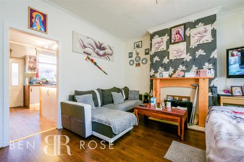 2 bedroom end of terrace house for sale, Grove Street, Leyland