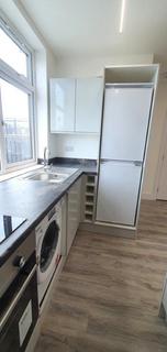 2 bedroom flat to rent, Collier Row Road, Collier Row, Romford