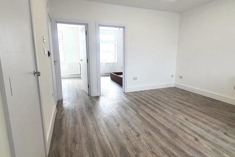 2 bedroom flat to rent, Collier Row Road, Collier Row, Romford