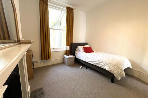 1 bedroom ground floor flat to rent, Cambridge Gardens, Hastings TN34