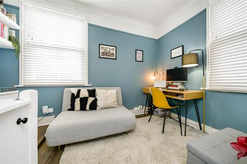 3 bedroom apartment for sale, Kenley Road, St Margarets Village