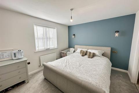 8 Heol Gwerthyd, Barry, CF63 1HJ