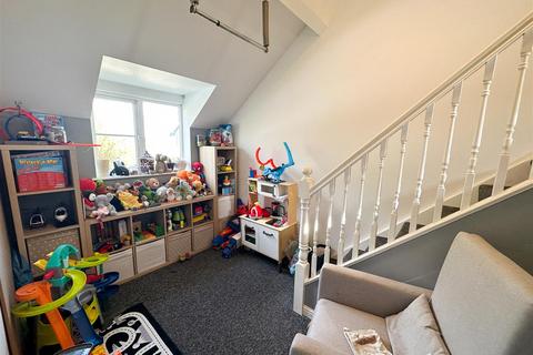 8 Heol Gwerthyd, Barry, CF63 1HJ
