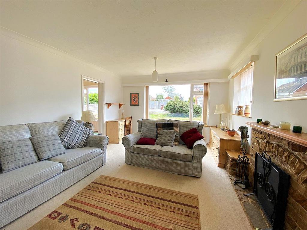 4 Frant Ave - Lounge3.jpg