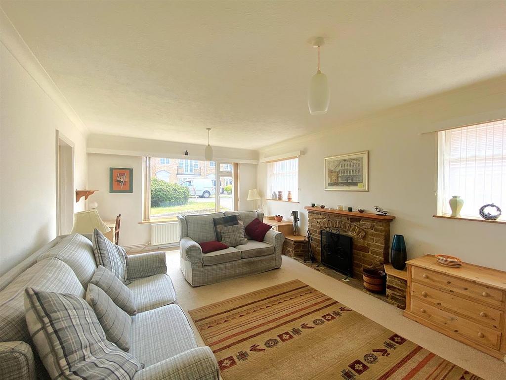 4 Frant Ave - Lounge1.jpg