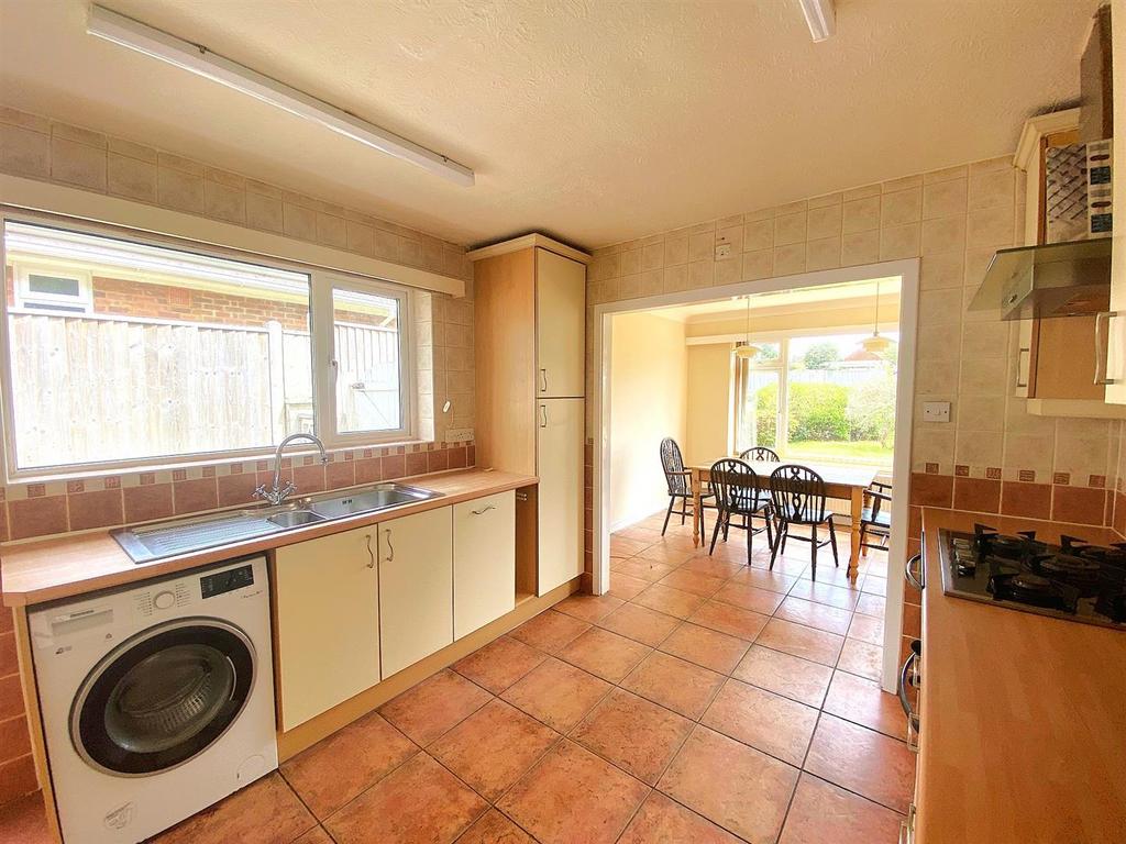4 Frant Ave - Kitchen1.jpg