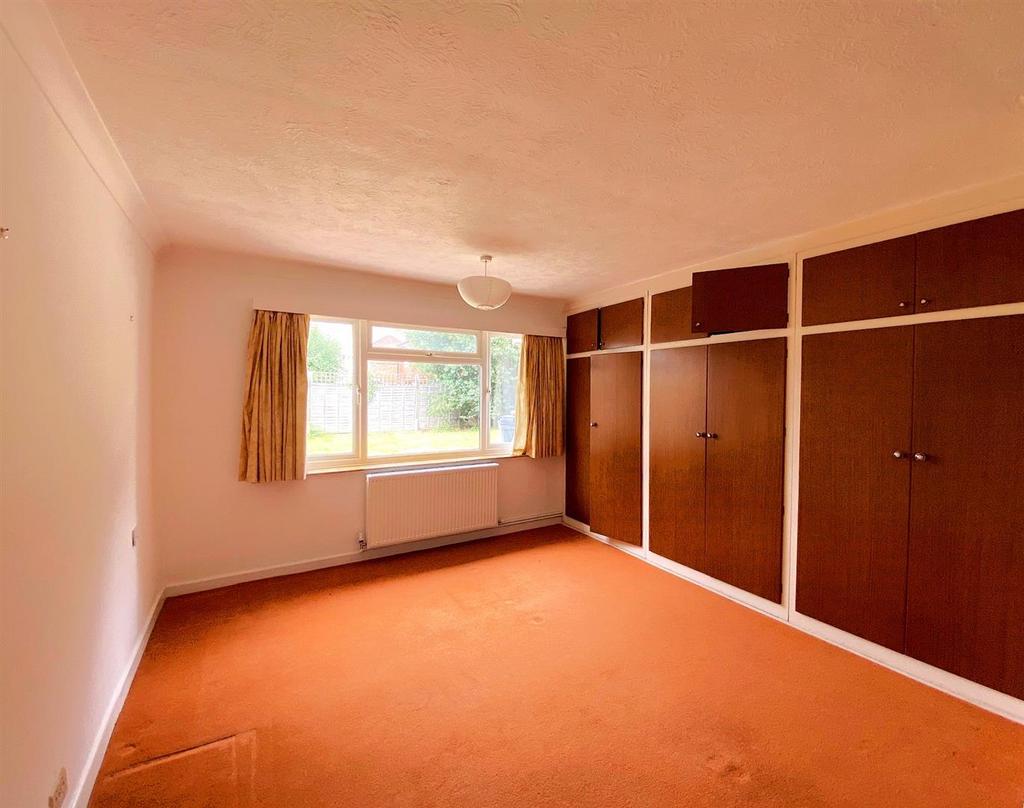 4 Frant Ave - Bed1.jpg
