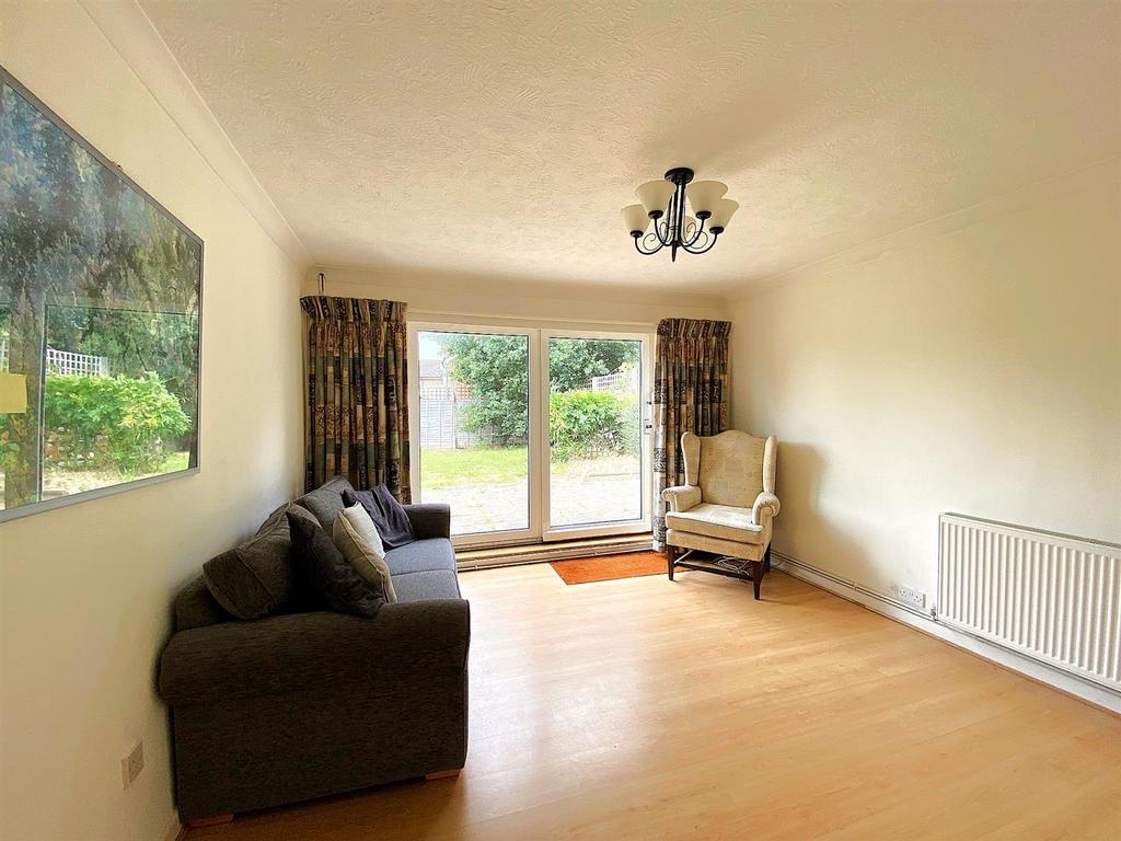 4 Frant Ave - Bed2.jpg