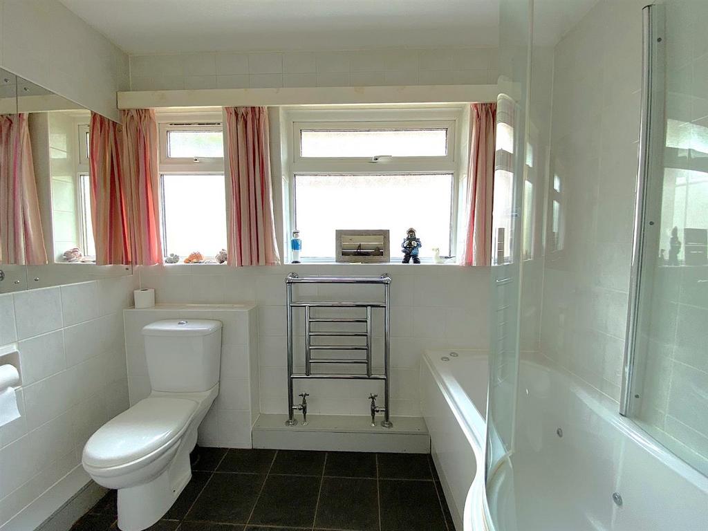 4 Frant Ave - Bath.jpg