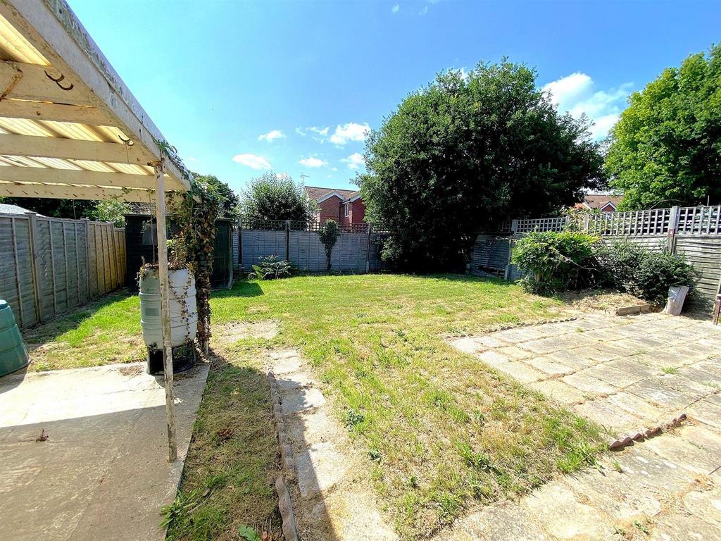 4 Frant Ave - Garden2 to use.jpg
