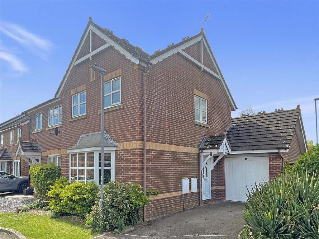 St. Clements Way, Salisbury SP1 3 bed semidetached house for sale £