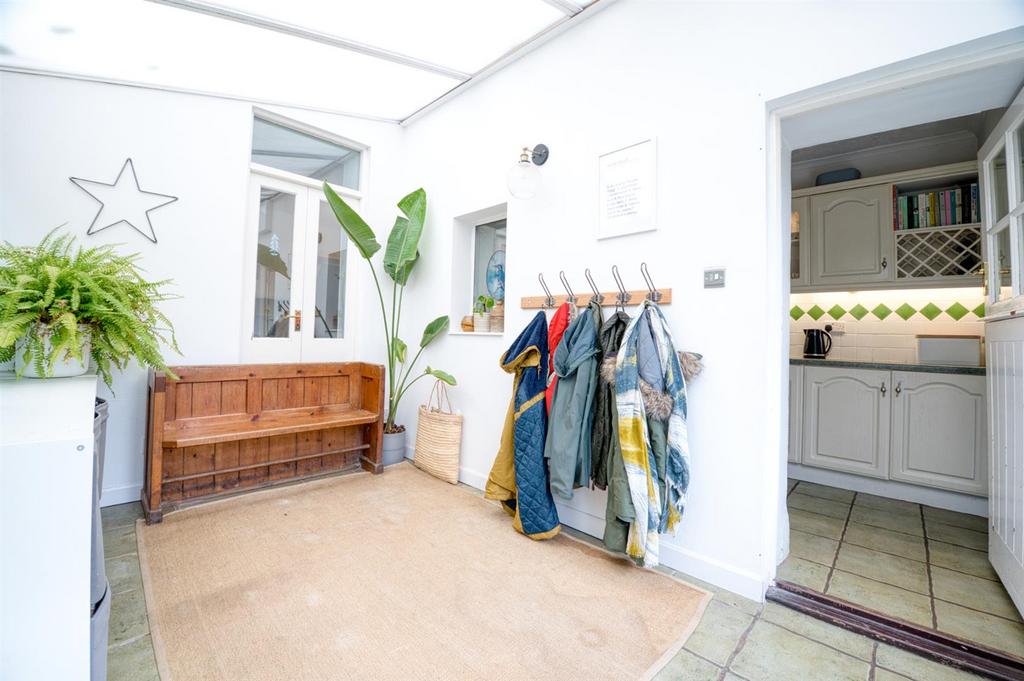 Garden Room towards Kitchen.jpg