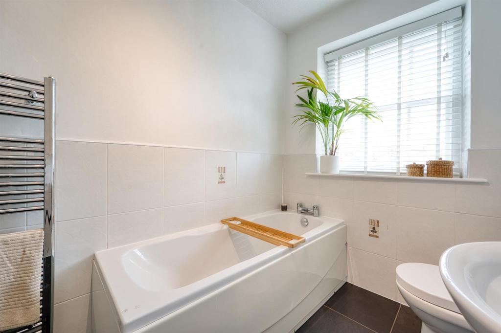 Bathroom - bath.jpg