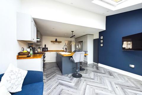 49 Filey Waye, Ruislip, HA4 9AT