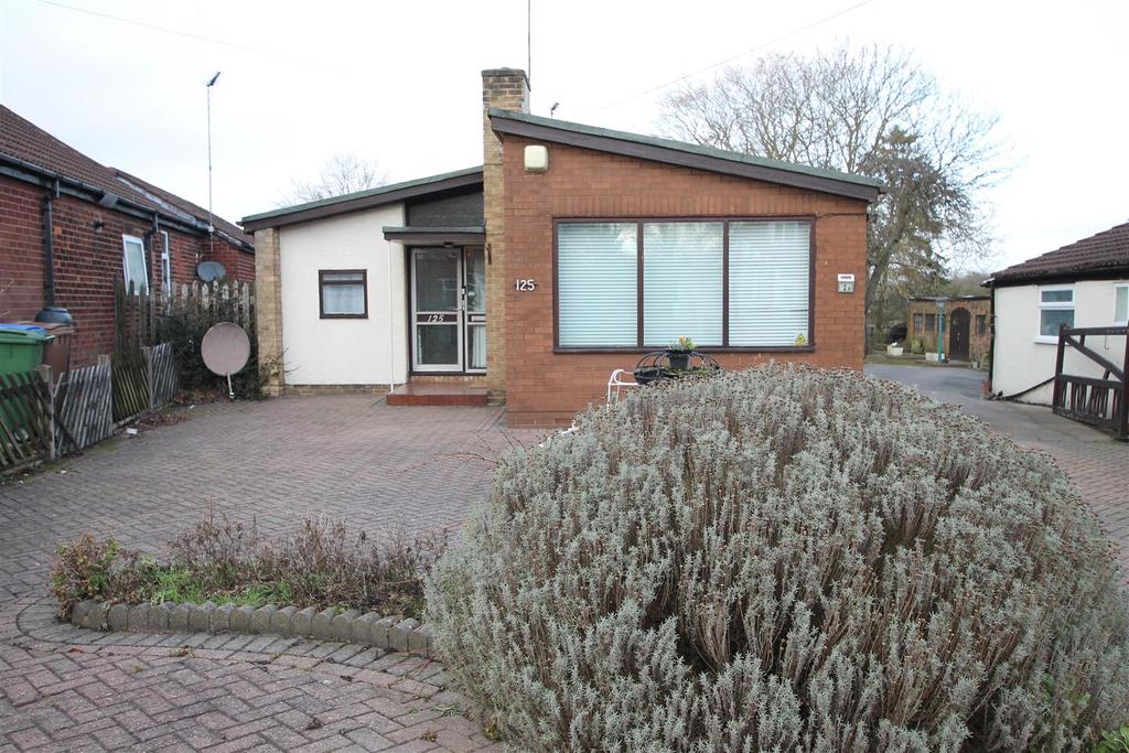 New Village Road, Cottingham HU16 3 bed detached bungalow for sale £