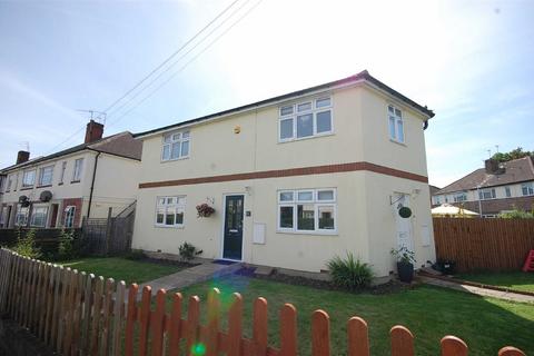 8c Northdown Close, Ruislip, HA4 6JZ