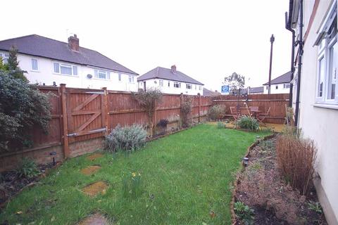 8c Northdown Close, Ruislip, HA4 6JZ