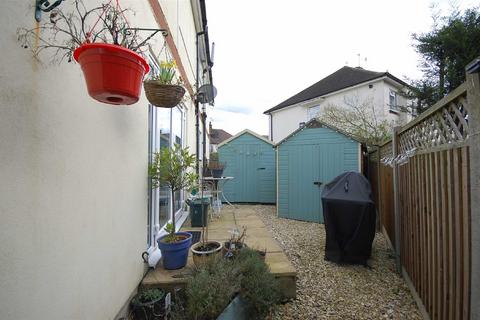 8c Northdown Close, Ruislip, HA4 6JZ