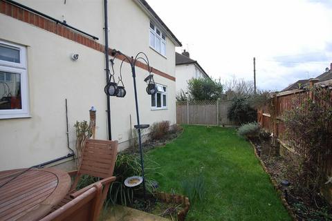 8c Northdown Close, Ruislip, HA4 6JZ