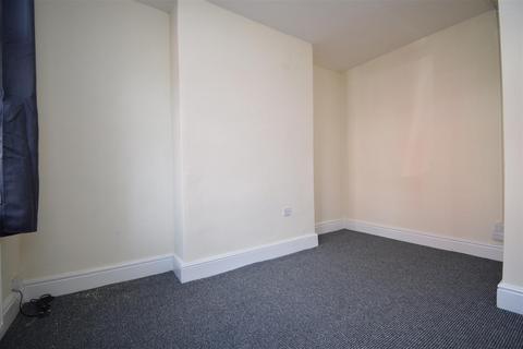 2 bedroom terraced house to rent, Mill Street, South Kirkby WF9