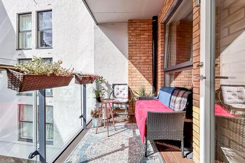 1 bedroom apartment for sale, Montmorency Gardens, London N11