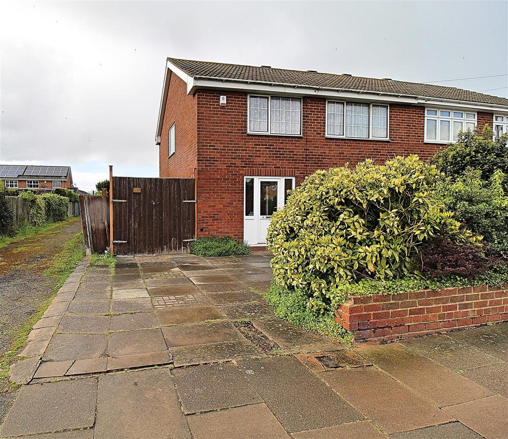 Front Garden/Private Driveway