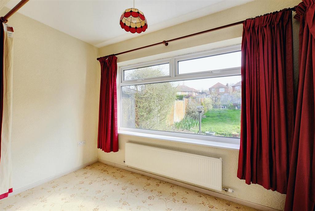 Through lounge/dining room