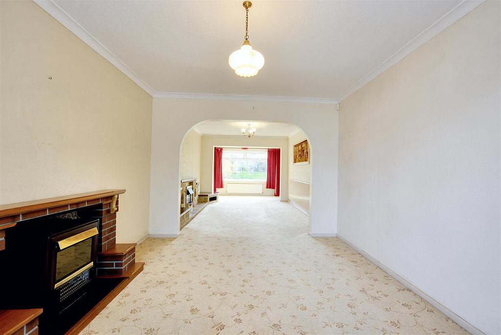 Through lounge/dining room