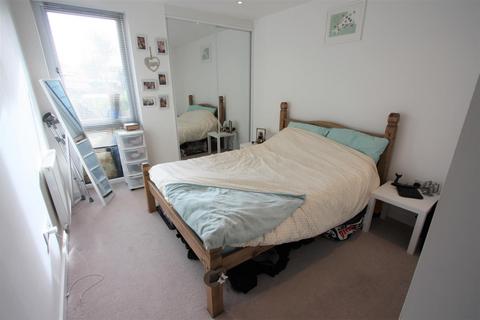 1 bedroom apartment to rent, Pentire Crescent, Newquay TR7