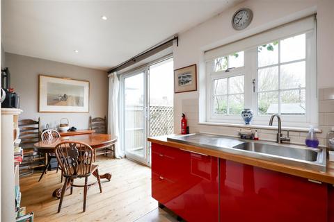 3 bedroom terraced house for sale, Dover House Road, London