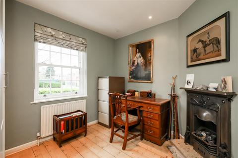 3 bedroom terraced house for sale, Dover House Road, London