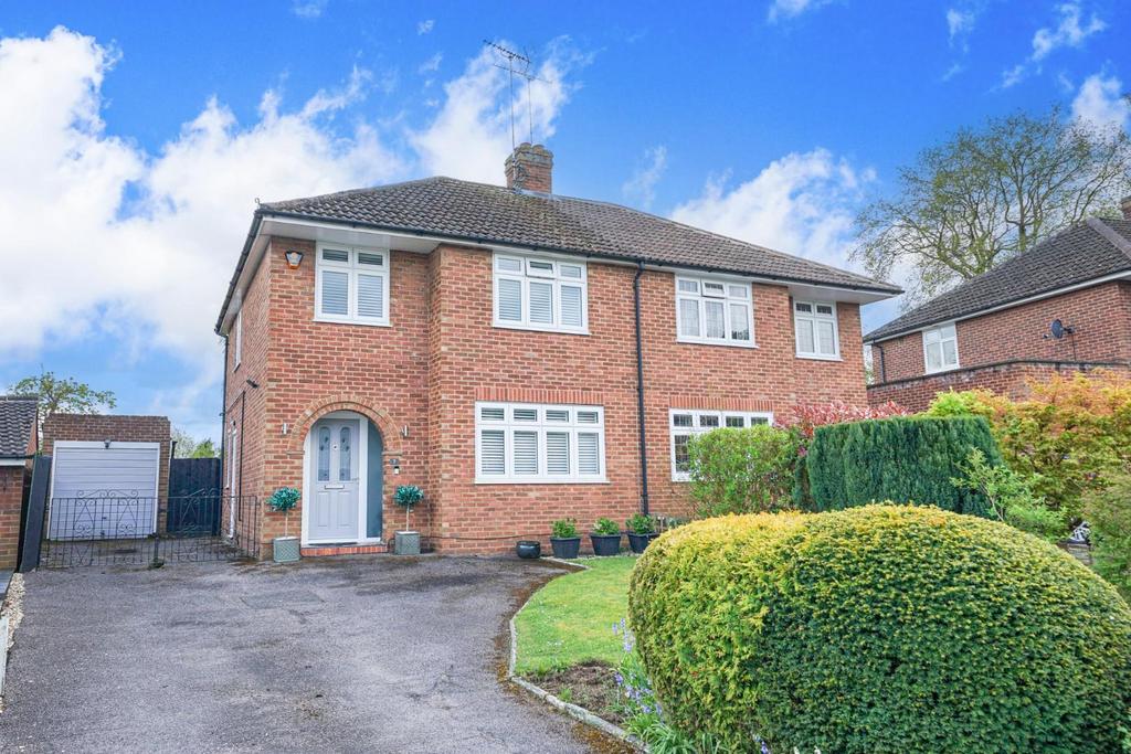Harcourt Close, Linslade 3 bed semidetached house for sale £500,000