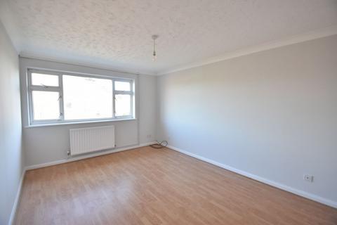 2 bedroom flat to rent, Robins Close, Lenham, ME17