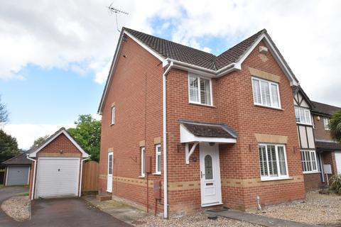3 bedroom detached house to rent, Chippendayle Drive, Harrietsham, ME17