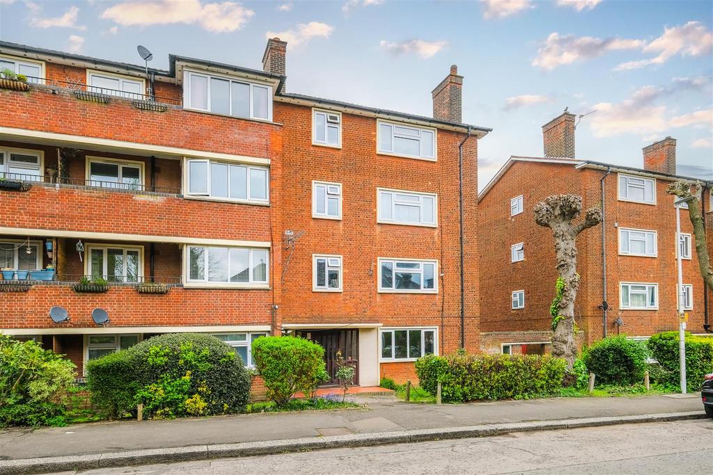10 Higham Court-17.jpg