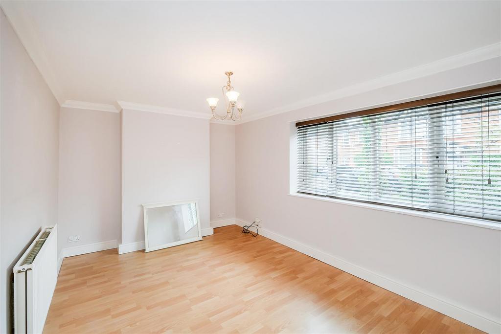 10 Higham Court-6.jpg