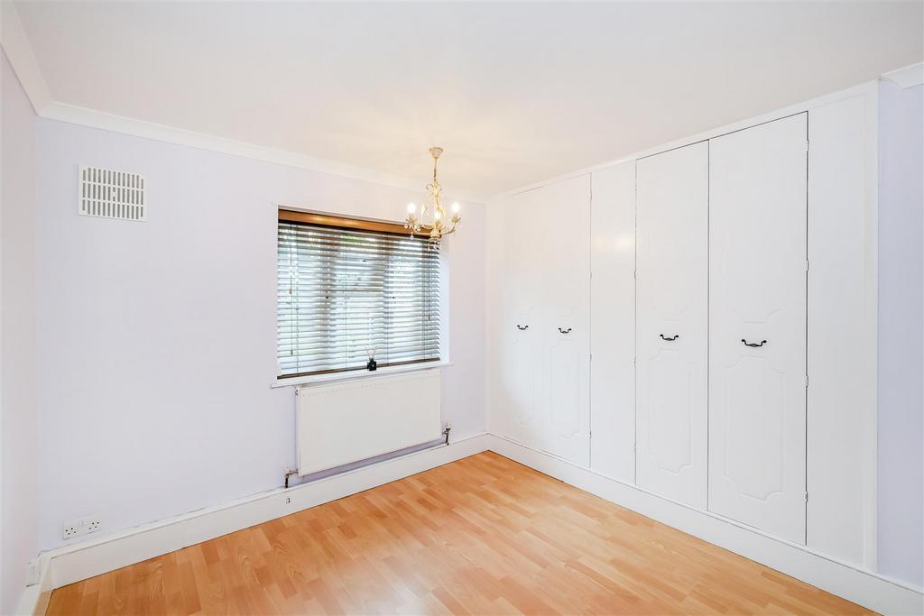 10 Higham Court-10.jpg