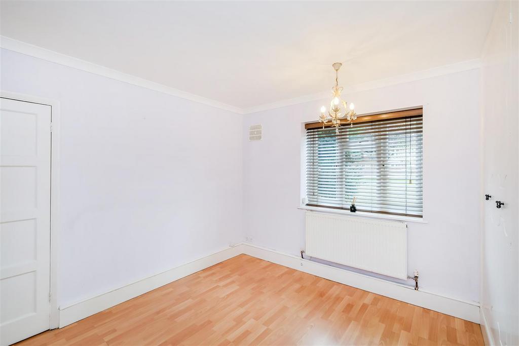 10 Higham Court-11.jpg