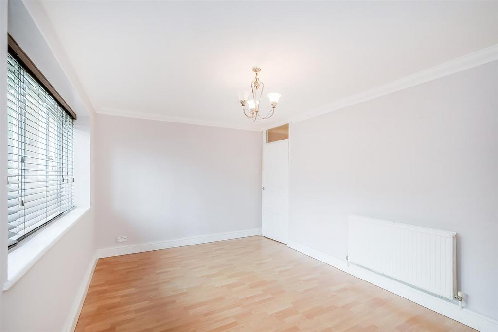 10 Higham Court-8.jpg