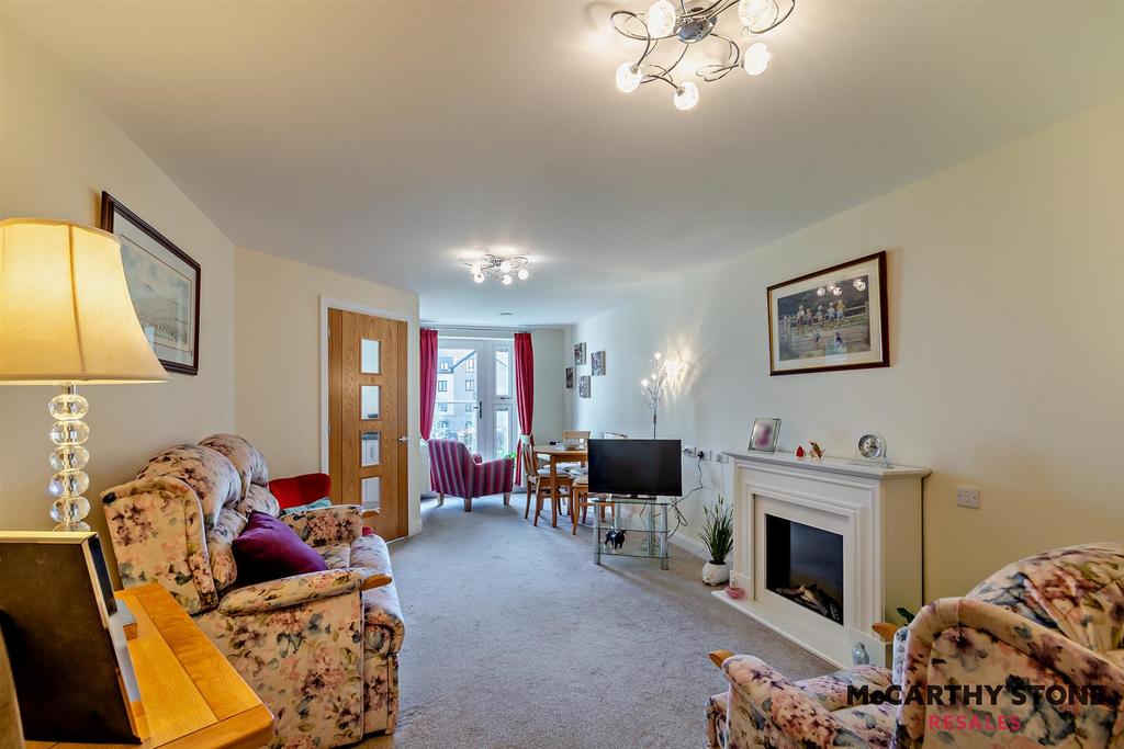 8592257-interior17-800.JPG