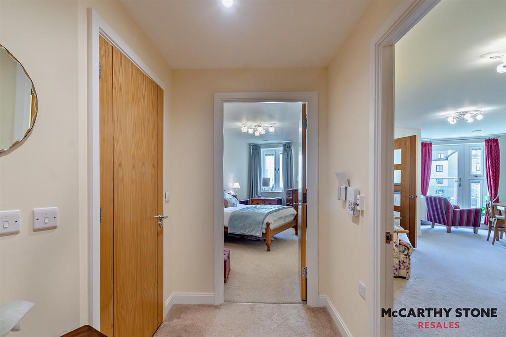 8592257-interior07-800.JPG
