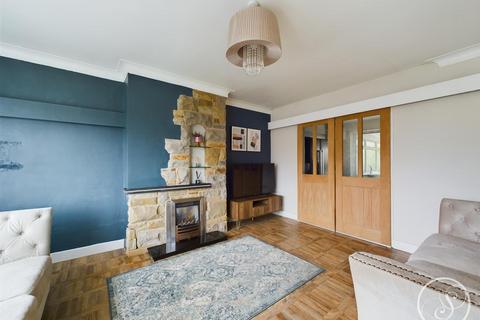 3 bedroom semi-detached house for sale, Graveleythorpe Road., Leeds