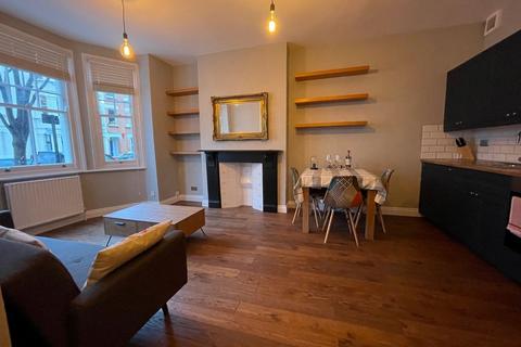 2 bedroom ground floor flat to rent, Hackford Road, London SW9