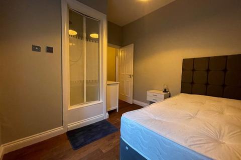 2 bedroom ground floor flat to rent, Hackford Road, London SW9
