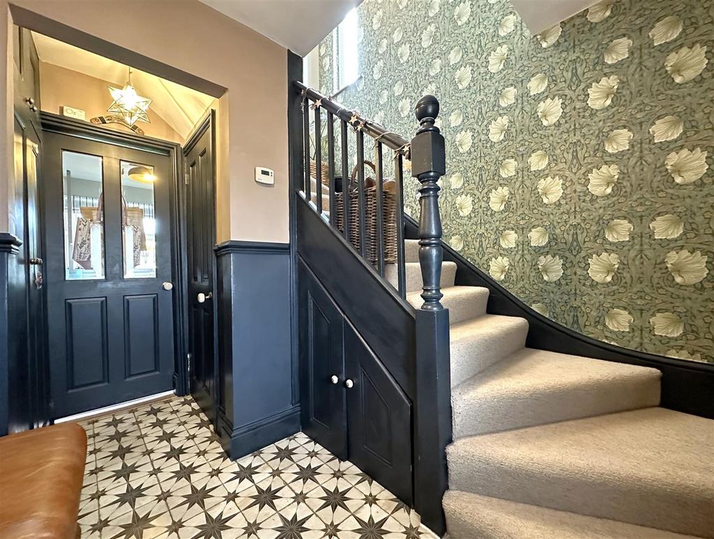 Inviting Entrance Hall 875