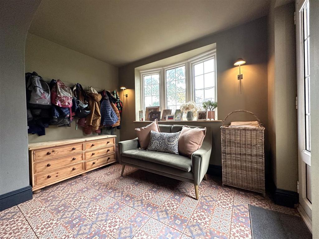 Sitting Room 927